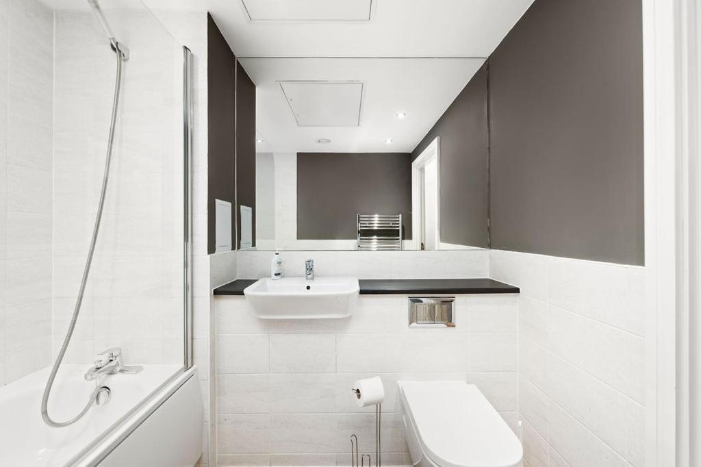 Modern Serviced 3-Bedroom Flat In East London Exterior foto